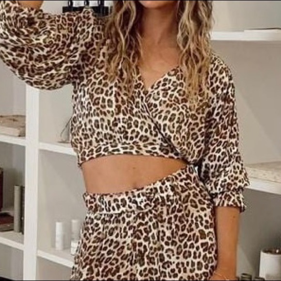 Faithfull the Brand Tops - Womens Size 6 Faithfull The Brand Sorentto Giorgio Animal Print Top NWT